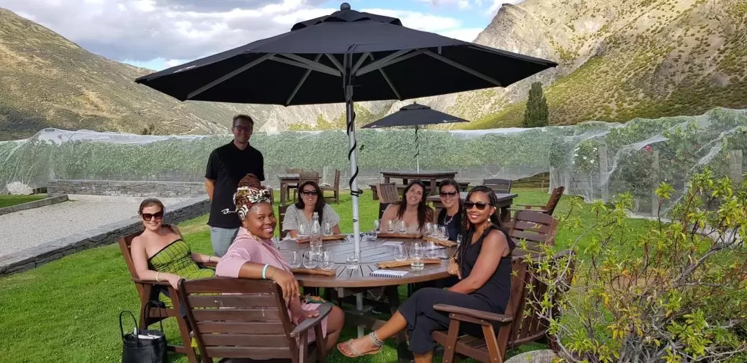 Queenstown Wine Hopper Bus	