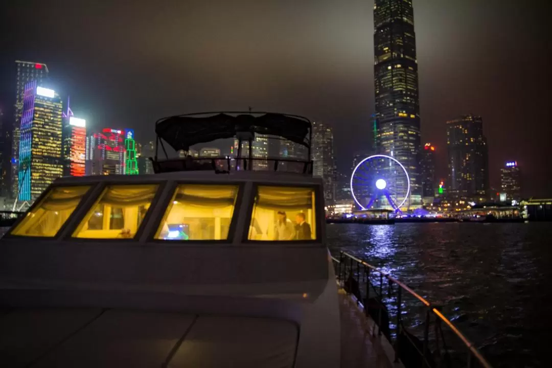 [Luxury Yacht Experience] Victoria Harbour HK Night Cruise (Unlimited snacks and drinks + Victoria Harbor photography)