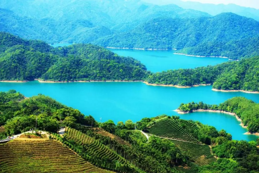 Thousand-Island Lake, Shifen, and Juifen Day Tour with Pick-up