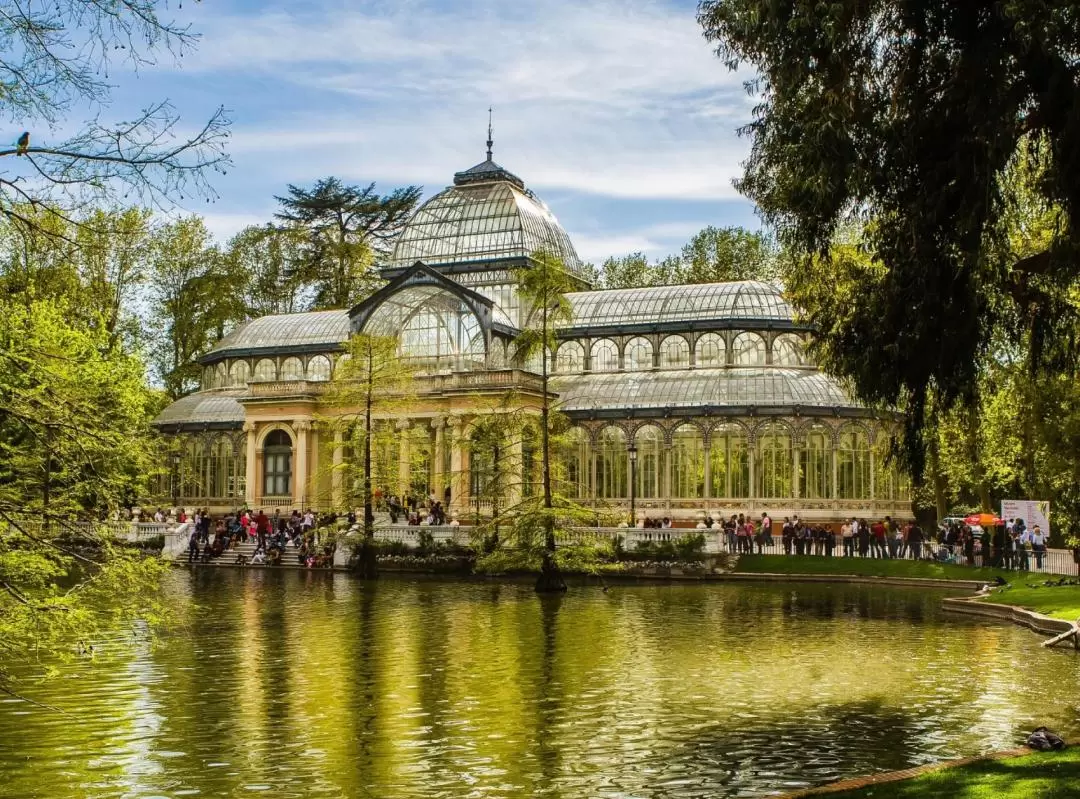 Retiro Park and Cibeles Palace Walking Tour in Madrid