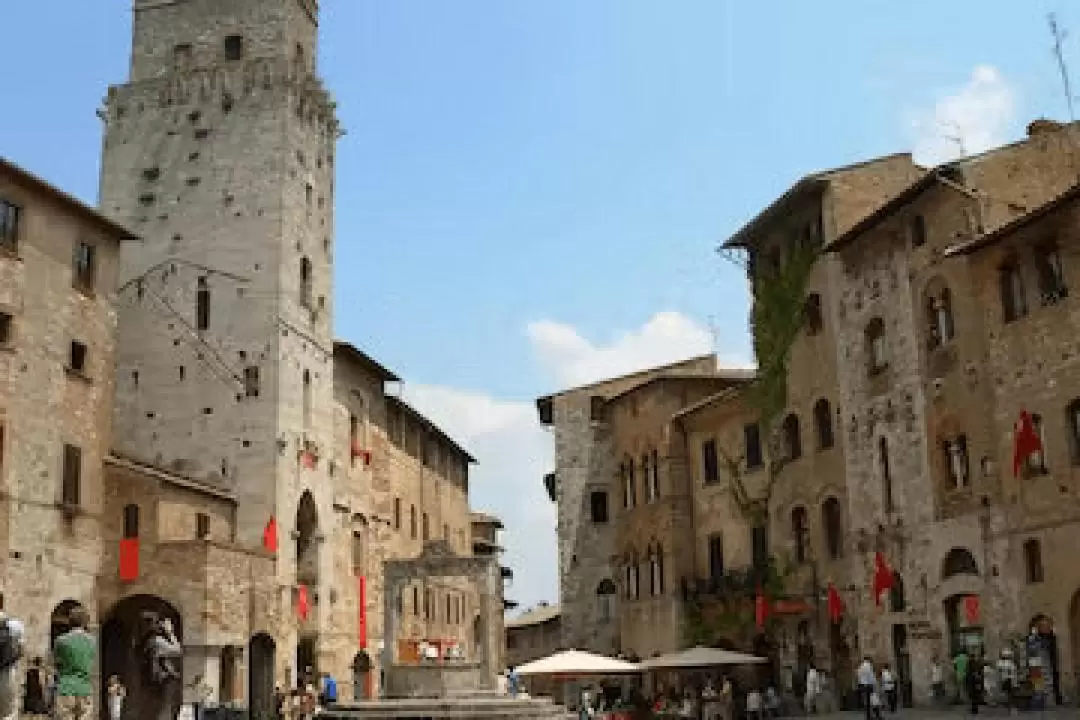 Siena, San Gimignano and Tuscany Winery Day Tour from Rome