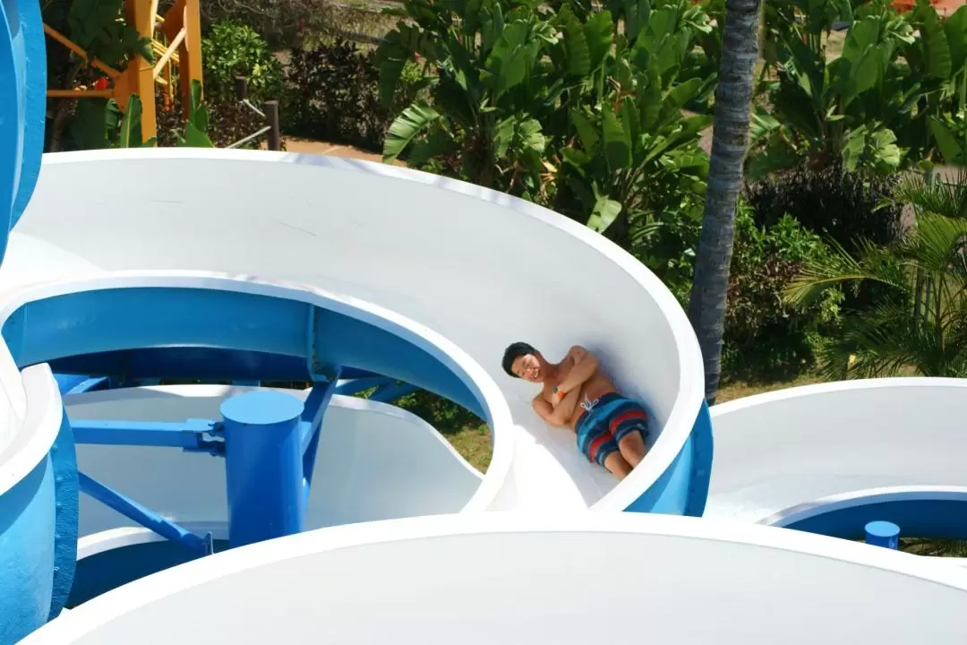 Wet 'n' Wild Hawaii Waterpark Admission in O'ahu