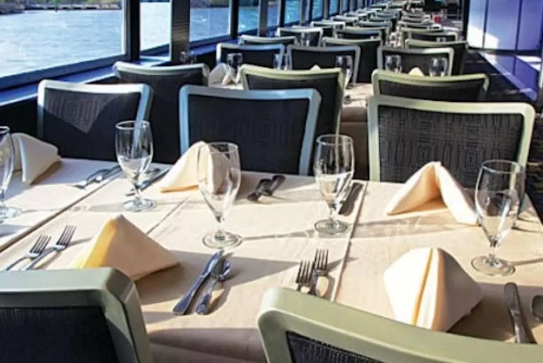 Signature Dinner Cruise Experience in Philadelphia 