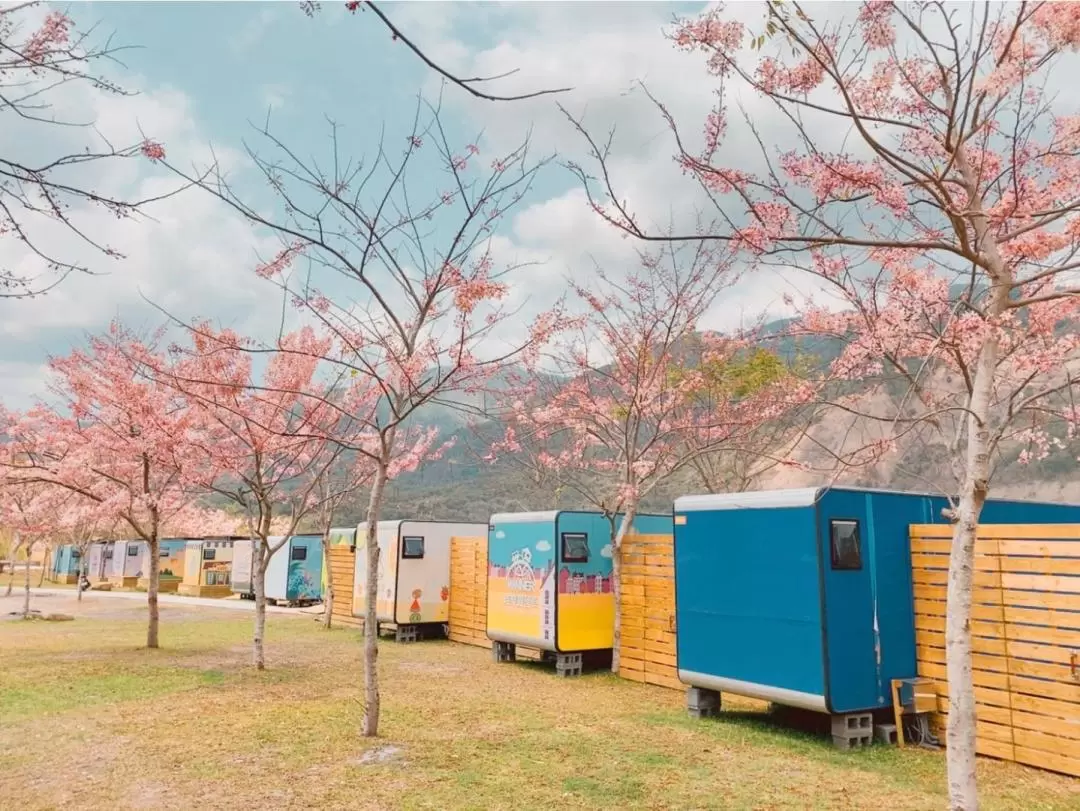 高雄露營｜遠山望月溫泉風呂露營區｜溫泉露營車・豪華狩獵帳