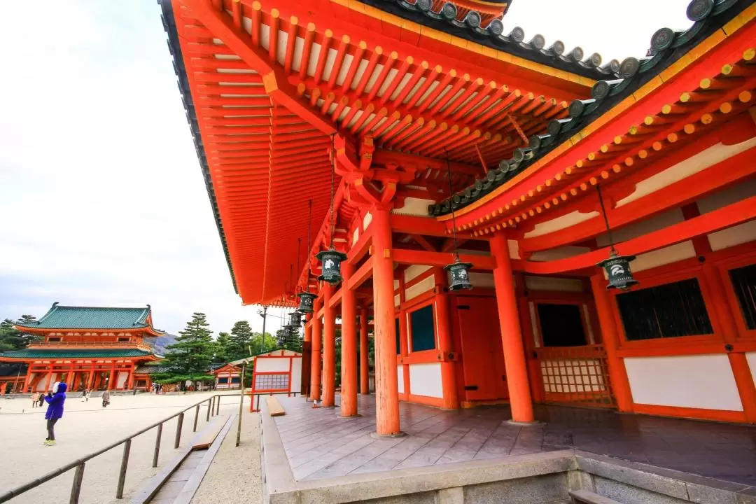 Kyoto Imperial Palace & Nijo Castle Small Group Guided Walking Tour 