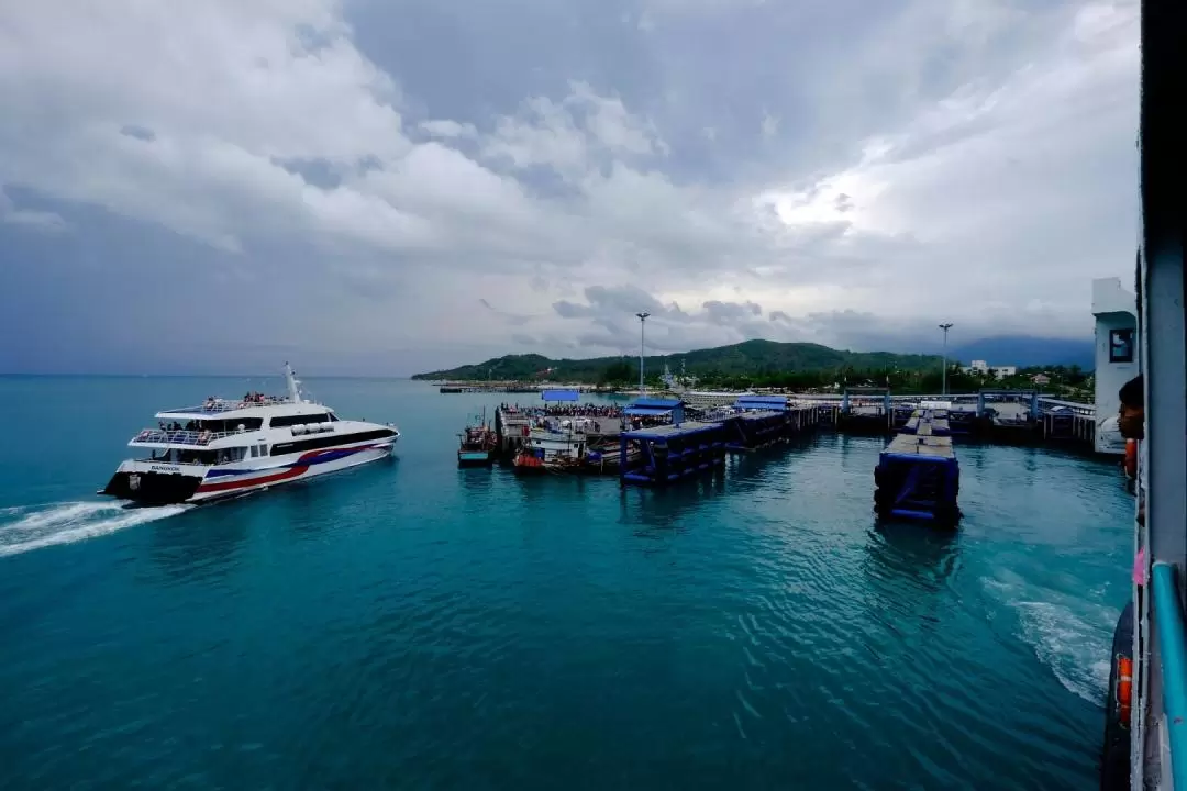 帕岸島 - 蘇美島 Nathon 碼頭／Pralarn 碼頭渡輪船票（Lomprayah 提供）