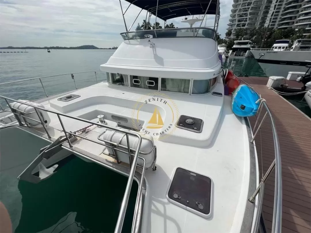 新加坡 Leviathan 888 豪華遊艇租借（Zenithyachtcharters 提供）