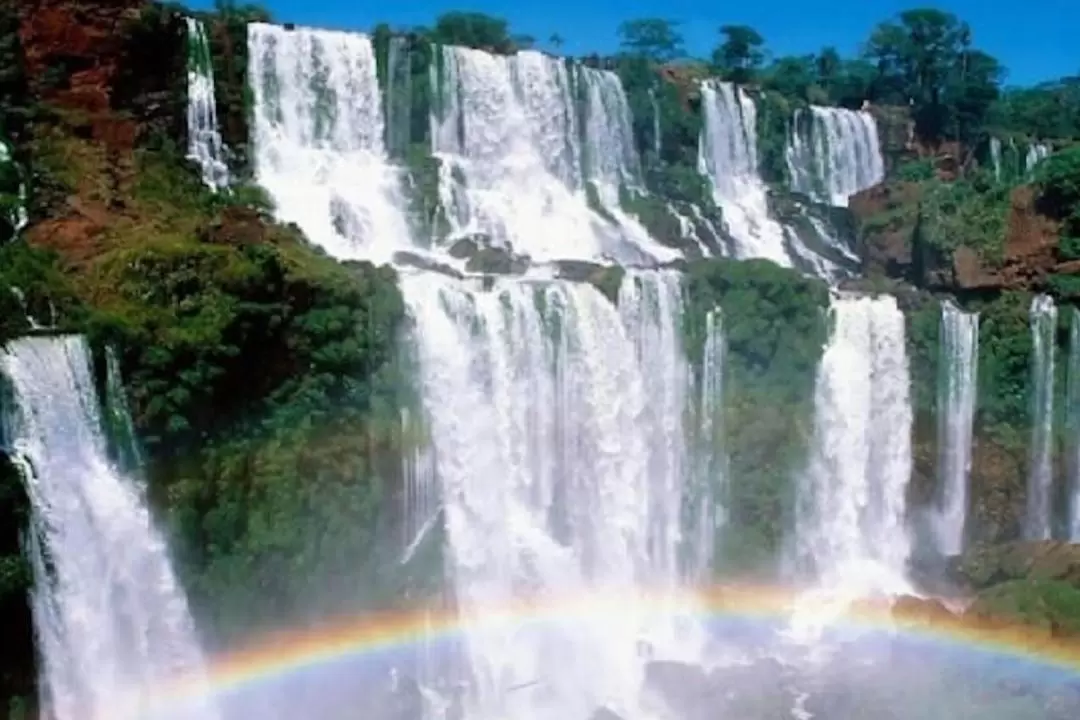 イグアスの滝（ブラジル側）ガイドツアー（サンタテレジーニャ/ 送迎付き）