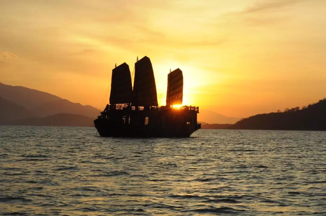 Sunset Cocktail and Dinner Luxury Emperor Cruise in Nha Trang