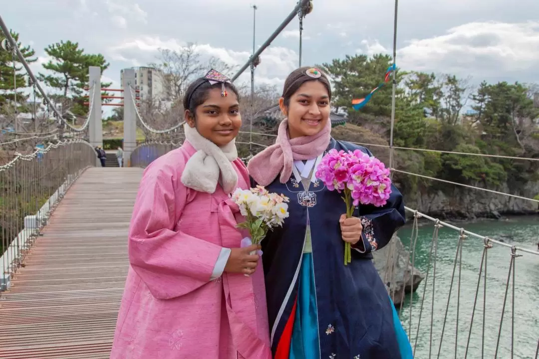 Jeju Hanbok Private Guide Tour + Photo Session in Yongduam Rock