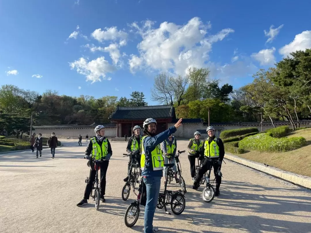 Market Food & Evening E-bike Ride Tour in Seoul