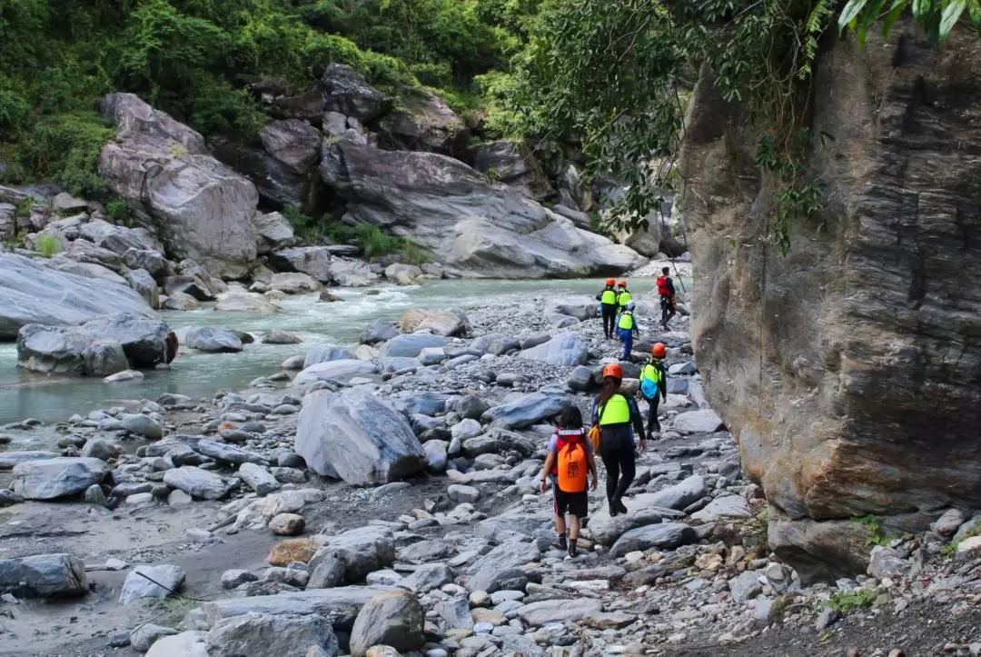 Hualien: Wild Creek Hot Spring in Wanrong - Yuanyanggu Hot Spring