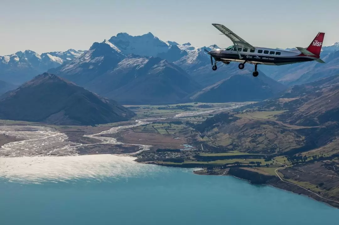 Milford Sound Scenic Flyover from Queenstown