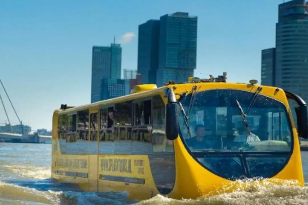鹿特丹水上巴士“飛濺”之旅