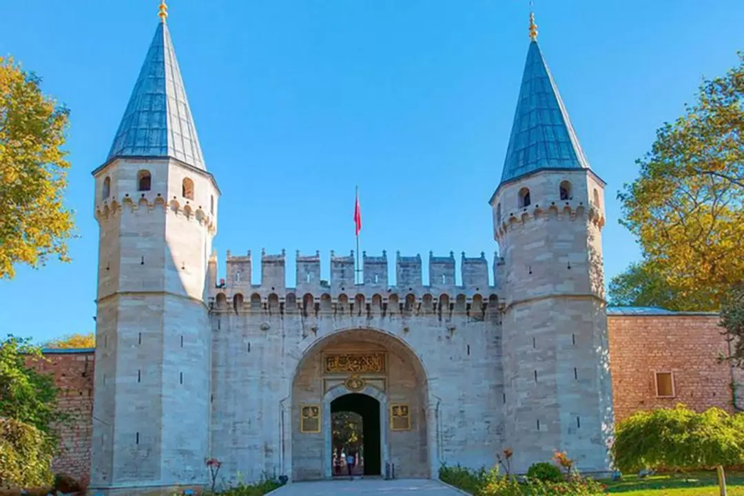 Topkapi Palace and Harem Tour with Historian Guide