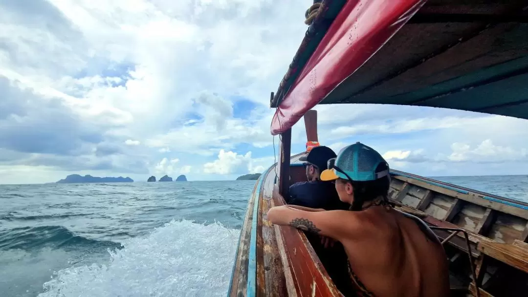 蘭塔島4島長尾船之旅（含浮潛 & 自助午餐）