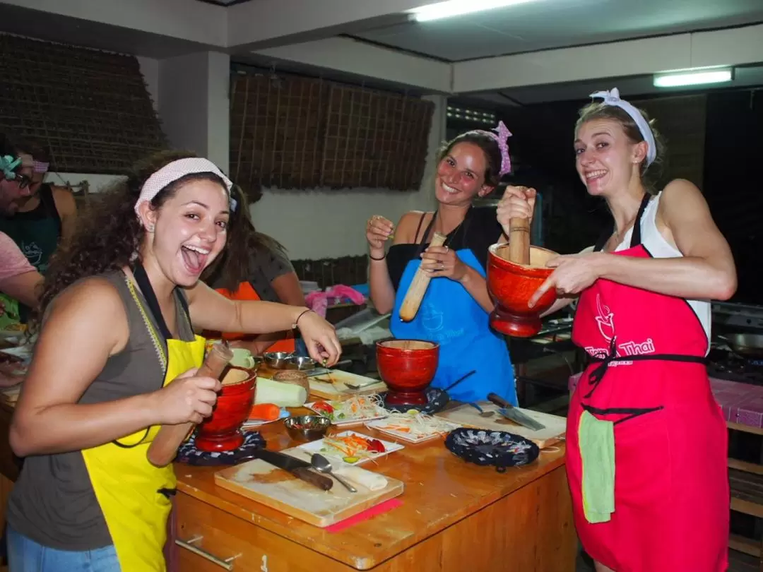 Tom Yum Thai Cooking Class with Market Tour in Chiang Mai