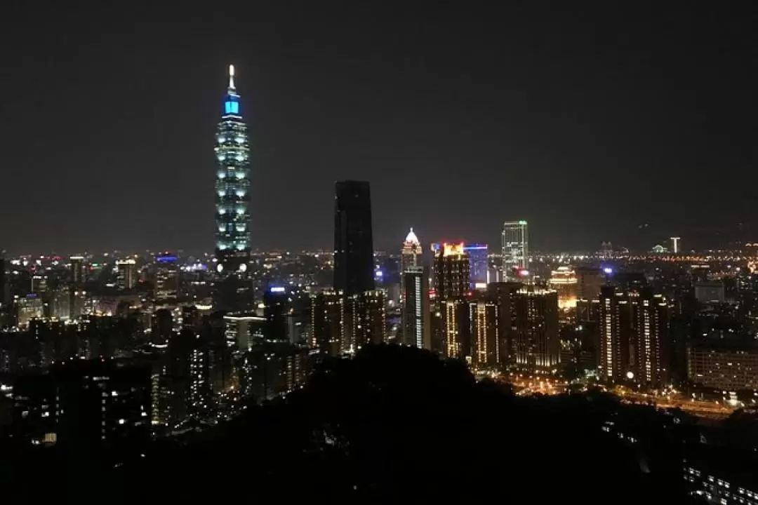 台北: 夜晚單車之旅探索夜市&象山