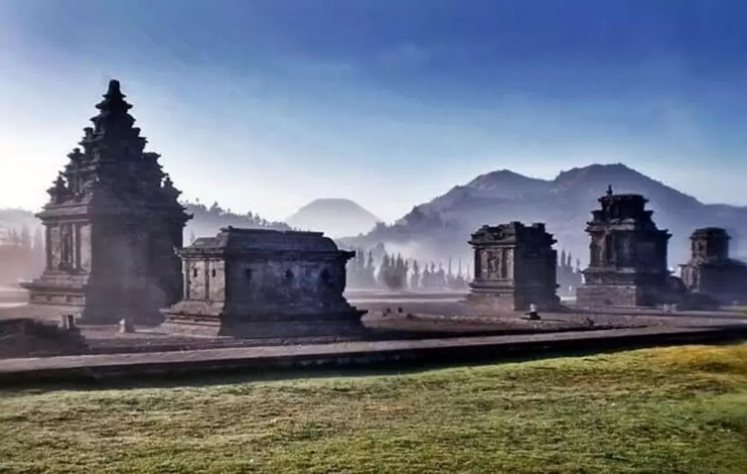 2D1N Sikunir Sunrise, Dieng Plateau and Borobudur Temple Tour