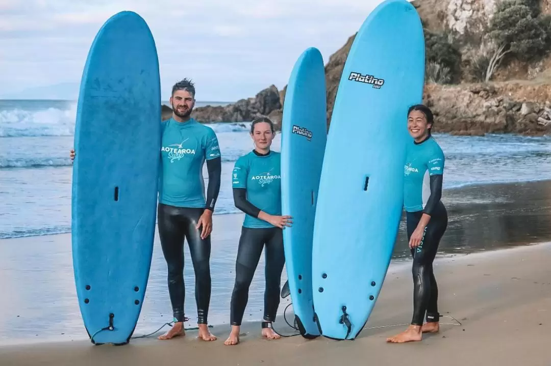 サーフィンレッスン（Aotearoa Surf School提供）