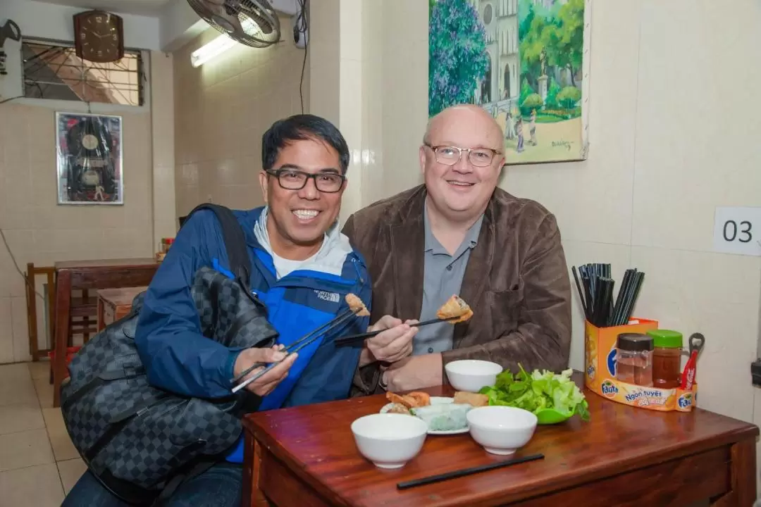 Hanoi Street Food Walking Tour with Water Puppet Show 