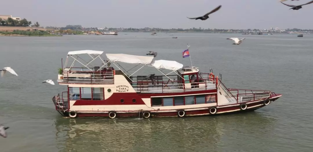 Ferry between Phnom Penh and Siem Reap by Tara Prince Cruise