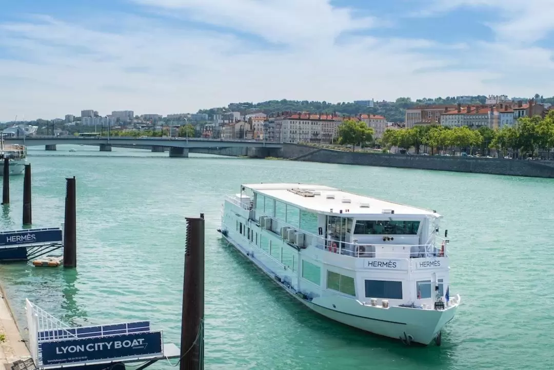 ソーヌ川 ディナークルーズ（リヨン / Les Bateaux Lyonnais Hermes I 号）