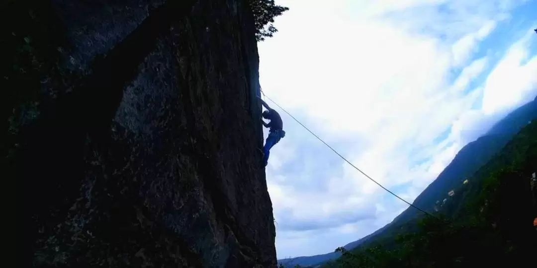 Beitou Sulphur Valley Rock Climbing Experience in Taipei