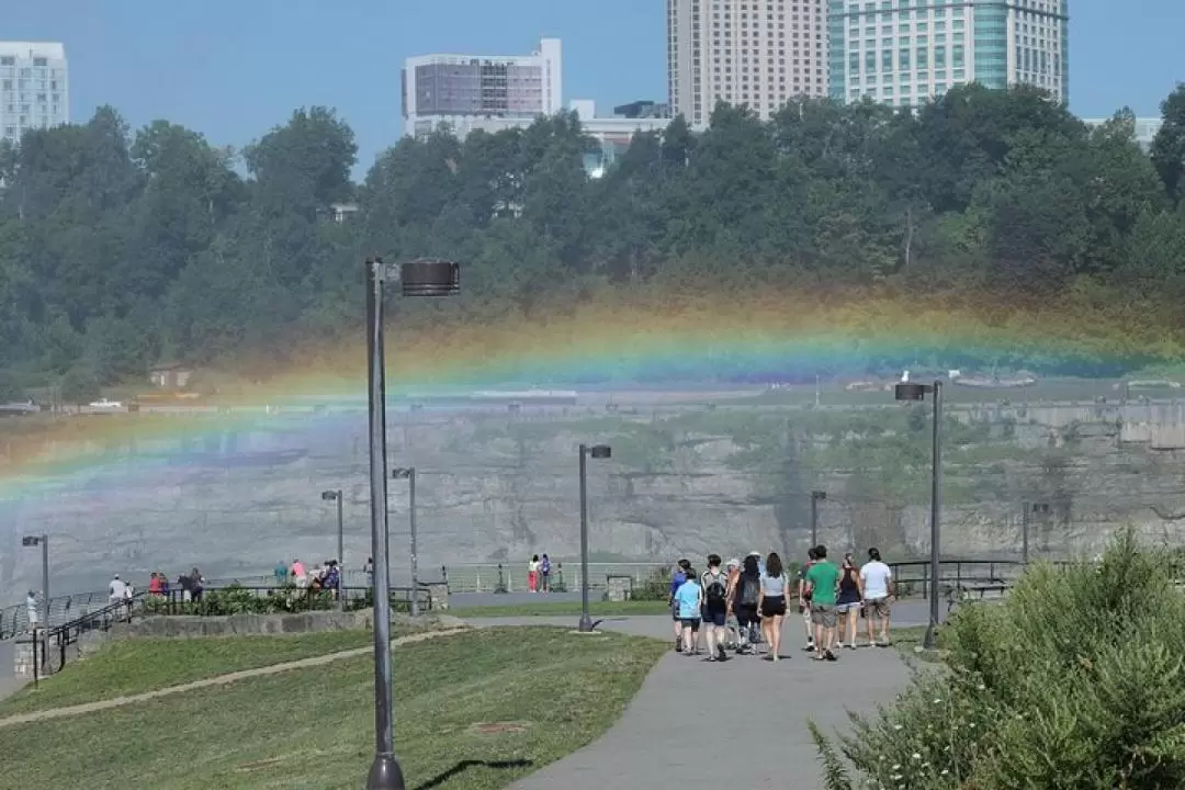 Niagara Falls Tour and Skip-the-Line Cave of the Winds Admission