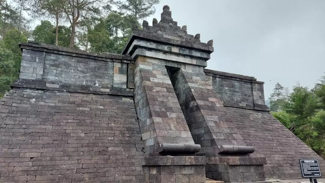 セト＆スク寺院・マンクヌガラン博物館 プライベート日帰りツアー（ソロ / ジョグジャカルタ発）