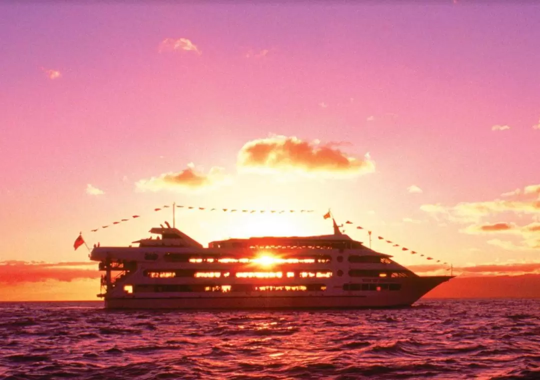 Star Sunset Dinner and Show Cruise in Oahu