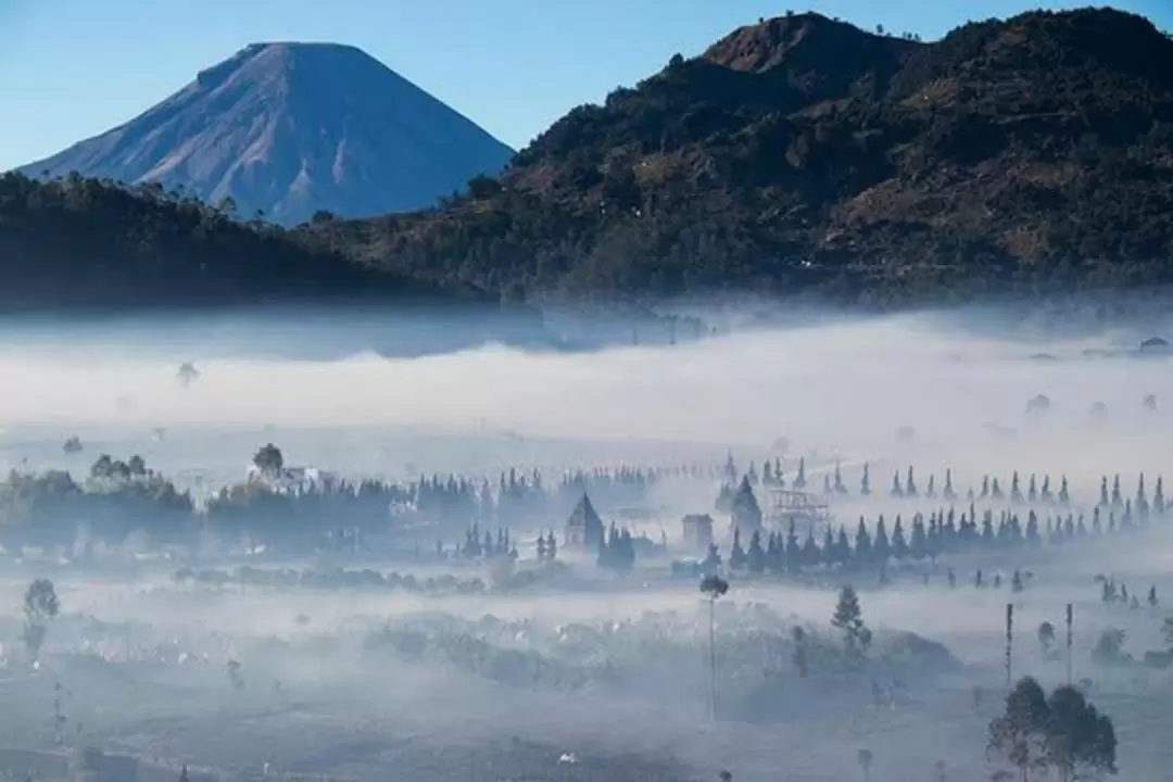 2D1N Sikunir Sunrise, Dieng Plateau and Borobudur Temple Tour