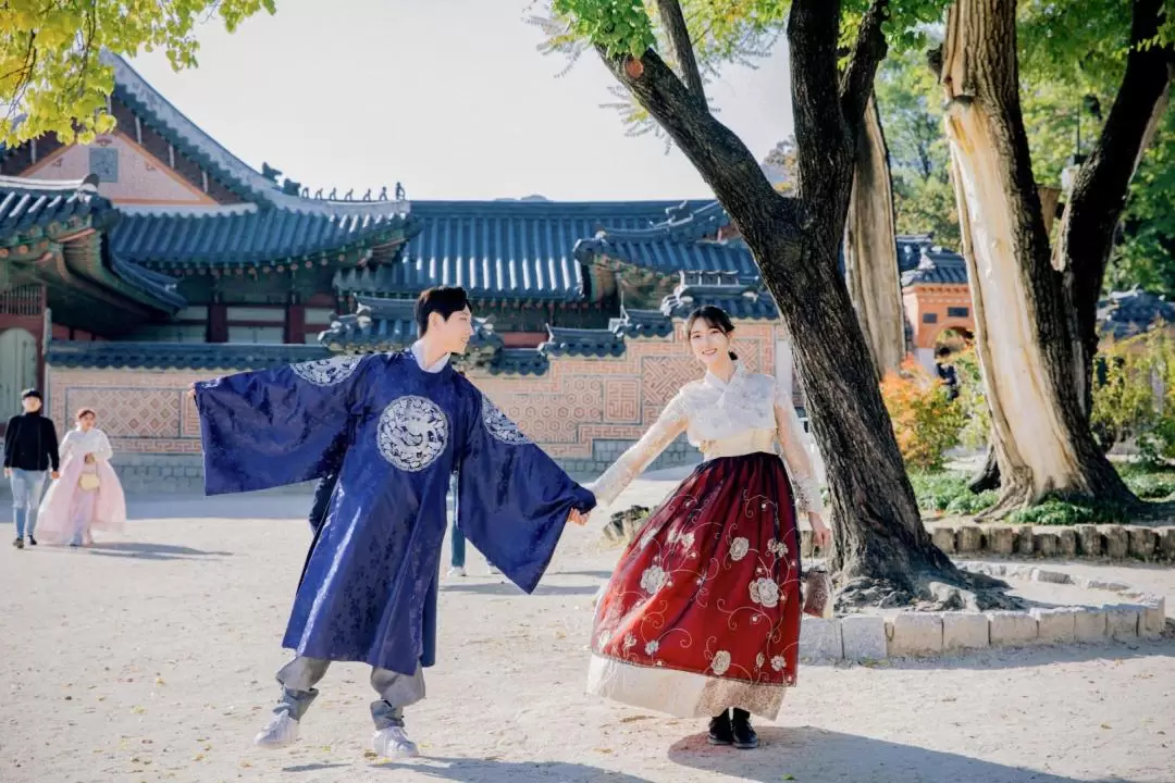 Gyeongbokgung Hanbok & Hairstyling Experience