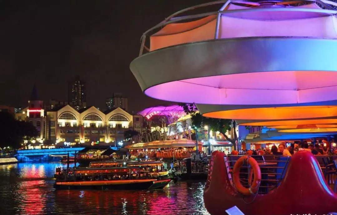 Singapore River Cruise with Seafood Restaurant Dinner and Chinatown Murals Tour