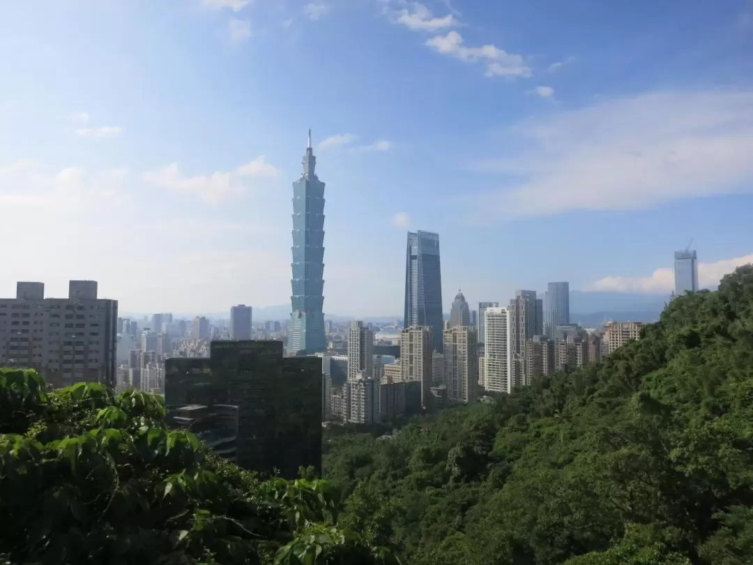 Taipei LOHAS Day Tour by Bike, Metro and Walking