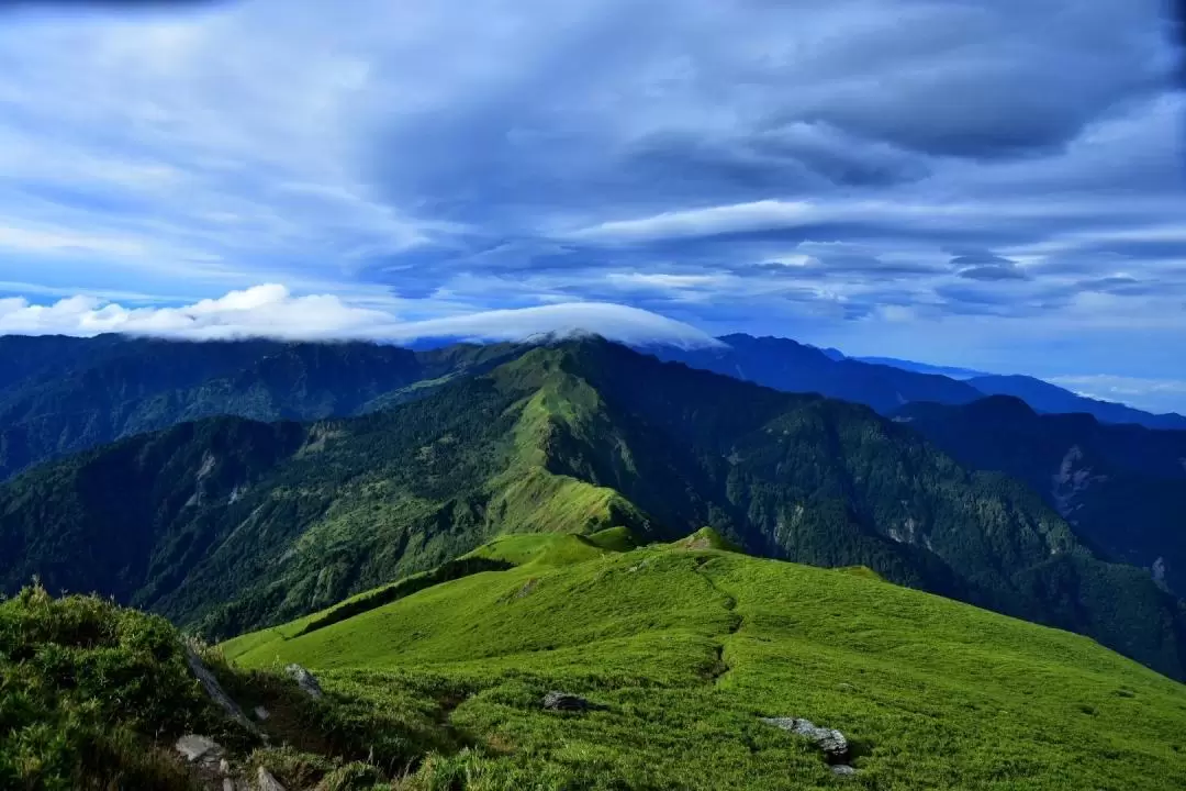 Two-day and two-night hiking experience at Nantou Qilai South Peak & Nanhua Mountain 