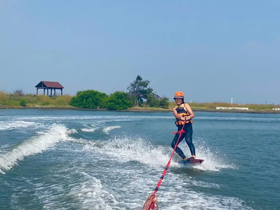 San Tiao Lun Beach Park Wakeboarding Experience in Yunlin