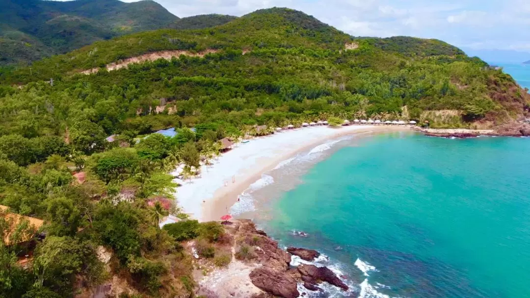 Green Oasis Beach and Hon Tam Island Day Tour from Nha Trang