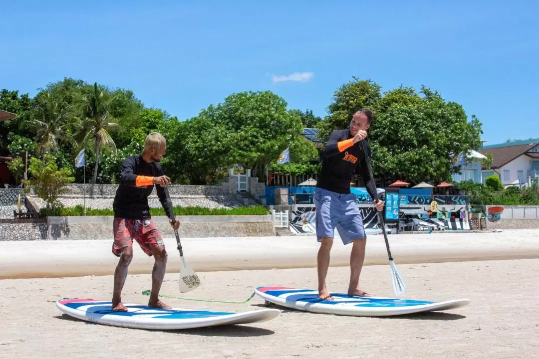 華欣SUP立槳＆衝浪板體驗（KBA - KiteBoarding Asia 提供）