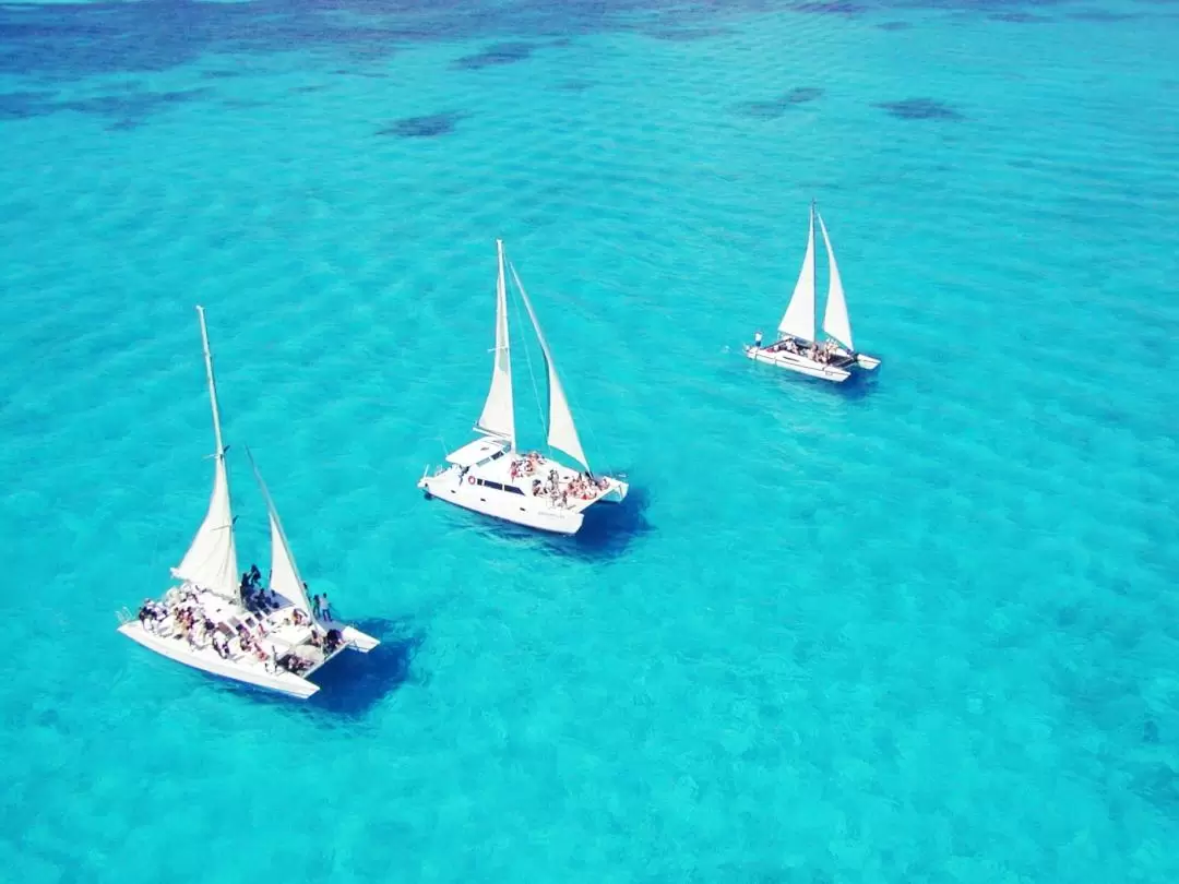 穆赫雷斯島雙體船自助餐 & 開放式酒吧巡航之旅
