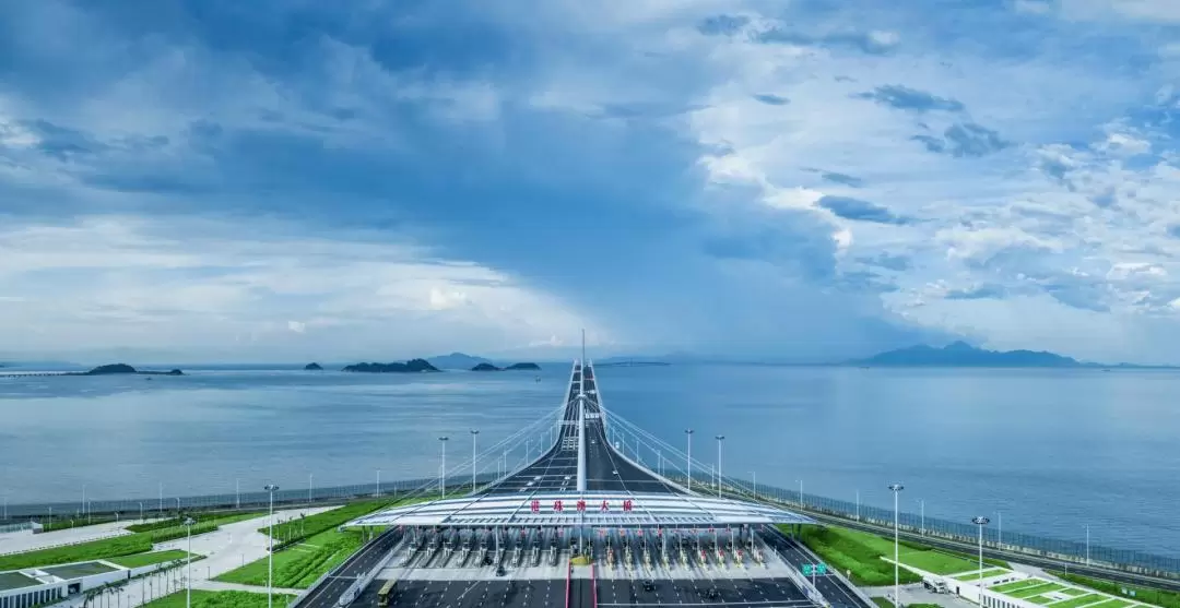 Private car transfer from Hong Kong to Zhuhai/Macau (via the Hong Kong-Zhuhai-Macao Bridge)