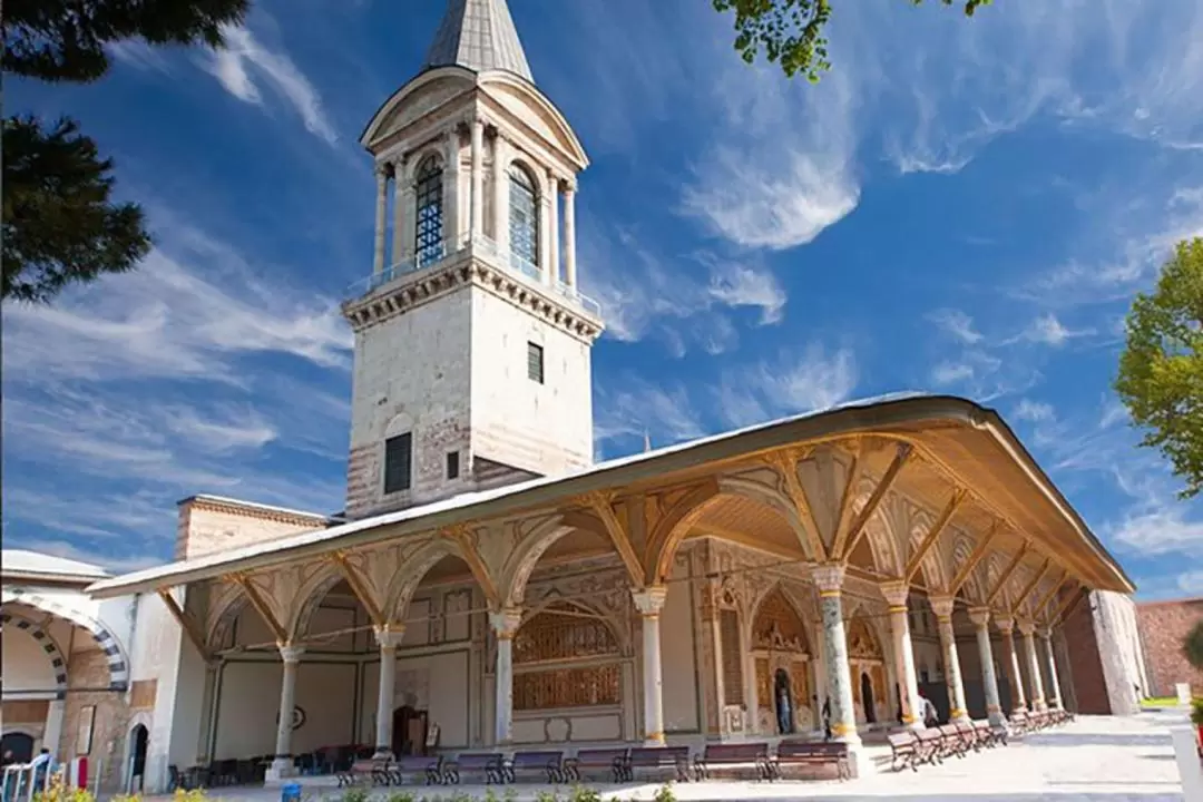 Topkapi Palace and Harem Tour with Historian Guide