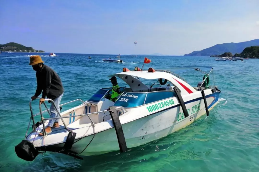 Tour to Visit Coral Beach and Tranh Beach by Speedboat with Sea Walking