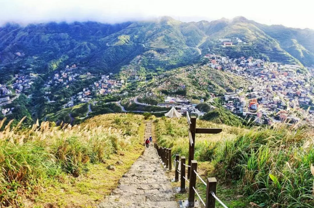 Keelung Mountain Hiking & Juifen Old Street Day Tour from Taipei