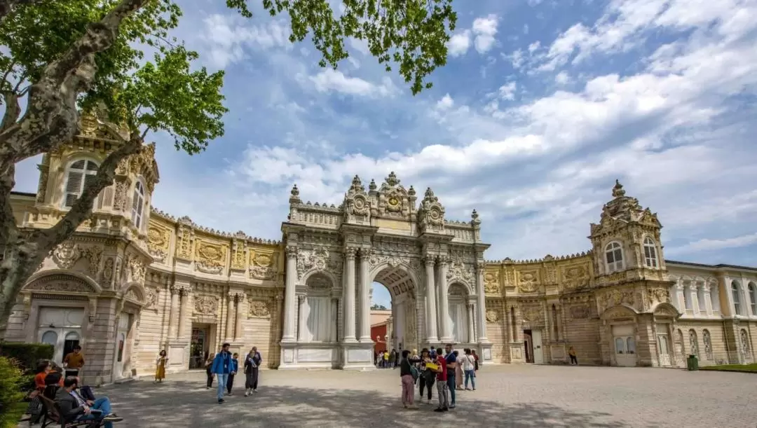 Bosphorus Cruise, Dolmabahce Palace, Spice Bazaar Guided Tour