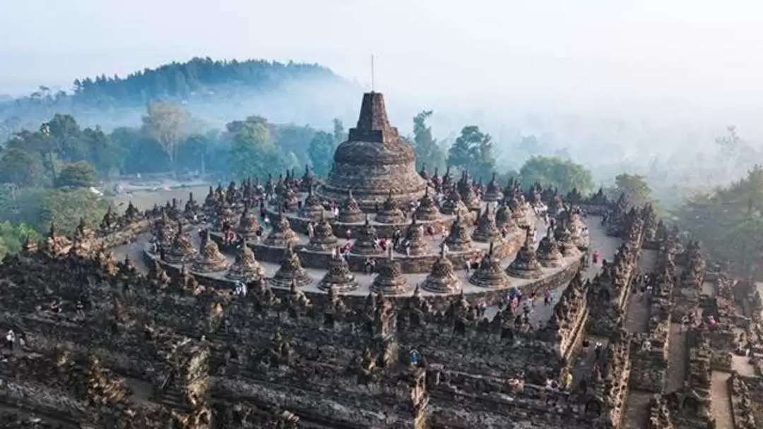 2D1N Sikunir Sunrise, Dieng Plateau and Borobudur Temple Tour