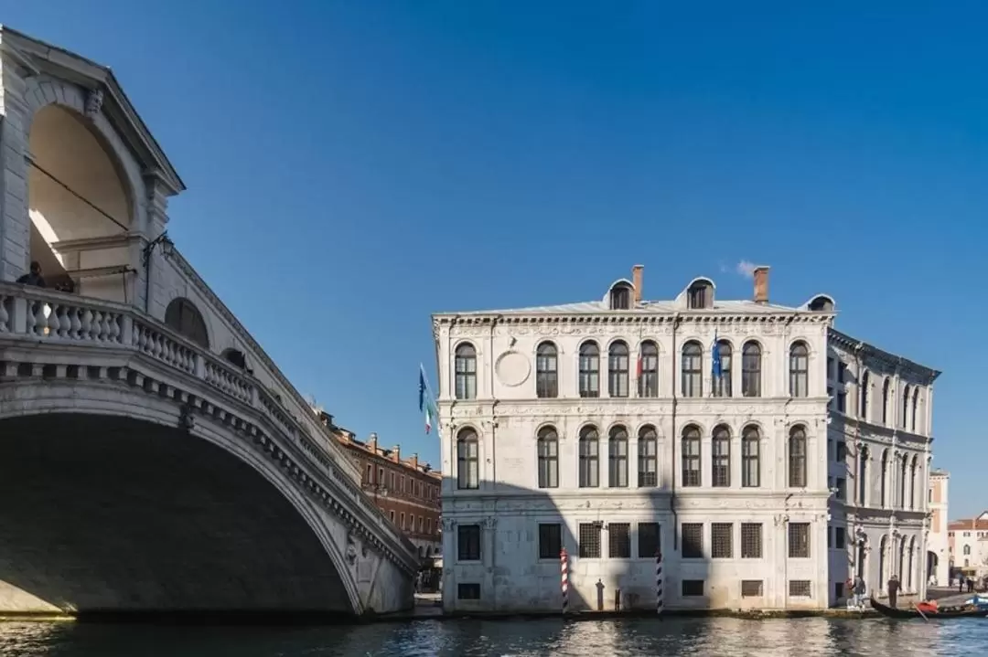 Hidden Venice: The Unusual Walking Tour and Gondola Ride