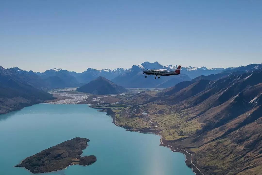 Milford Sound Scenic Flyover from Queenstown