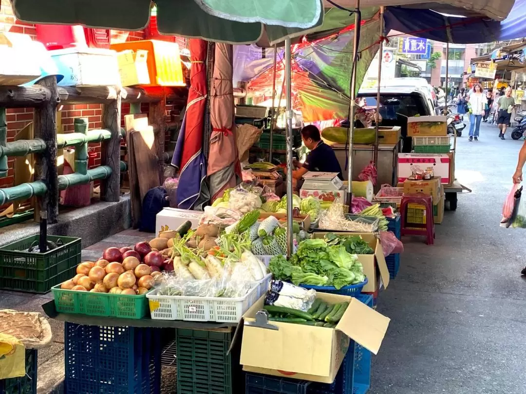 Traditional Market & Food Tour in Taipei