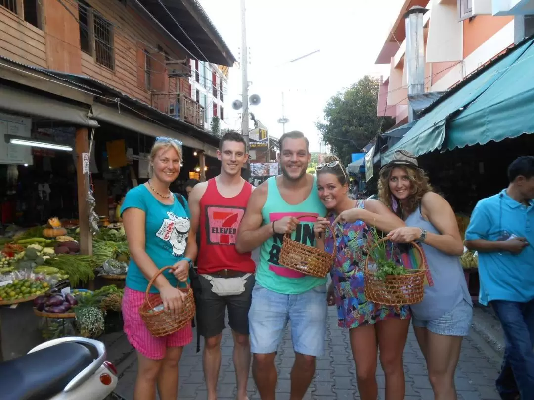 Tom Yum Thai Cooking Class with Market Tour in Chiang Mai